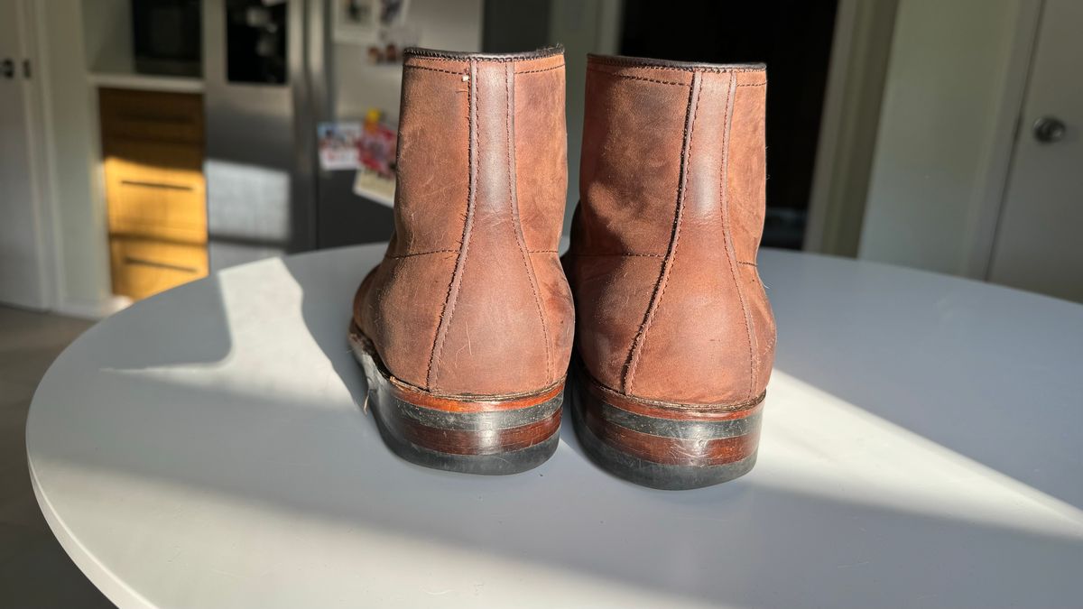 Photo by boots.bikes.rx on January 5, 2024 of the Alden Indy Boot in Horween Tobacco Smooth Chamois.