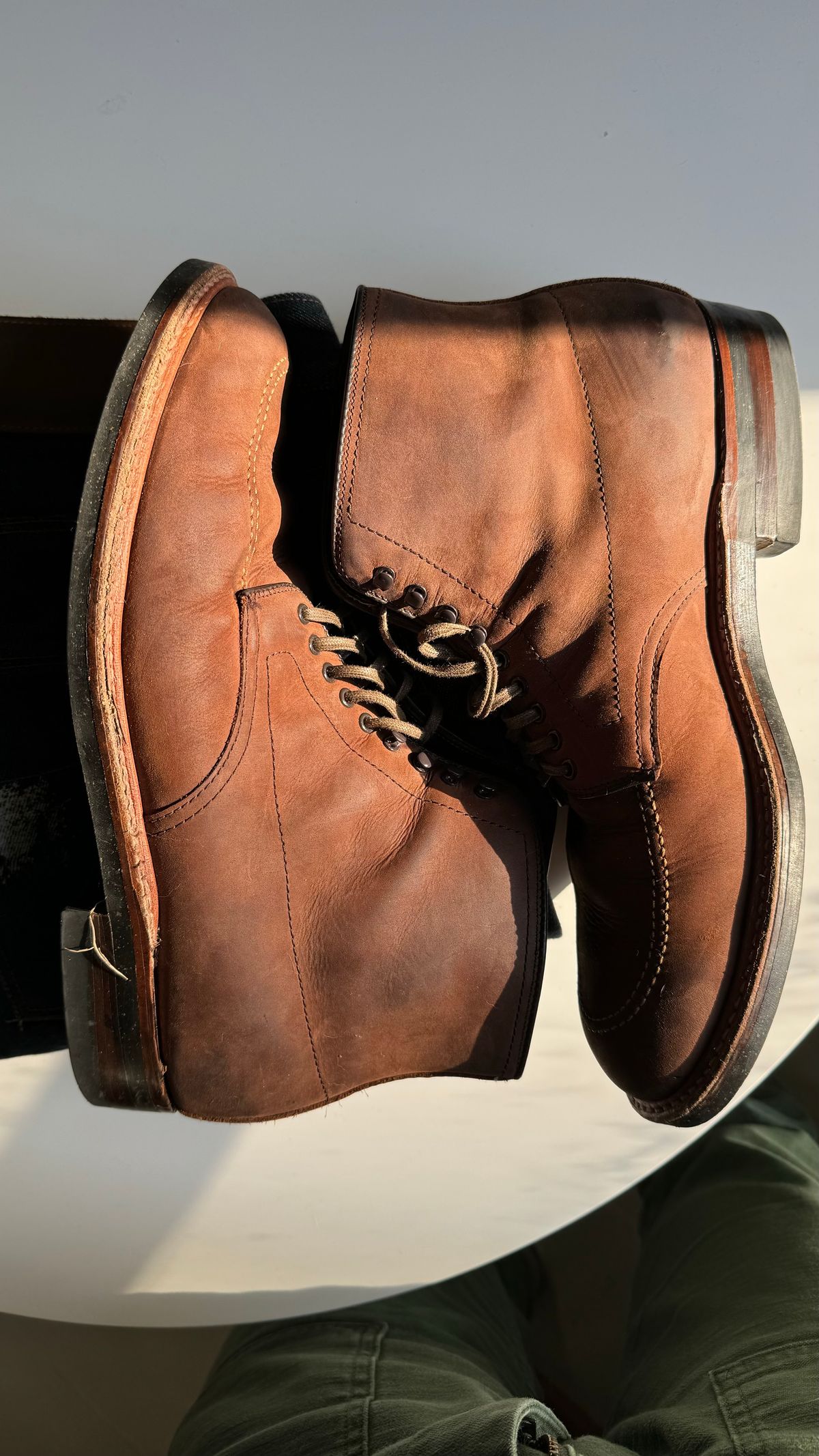 Photo by boots.bikes.rx on January 5, 2024 of the Alden Indy Boot in Horween Tobacco Smooth Chamois.