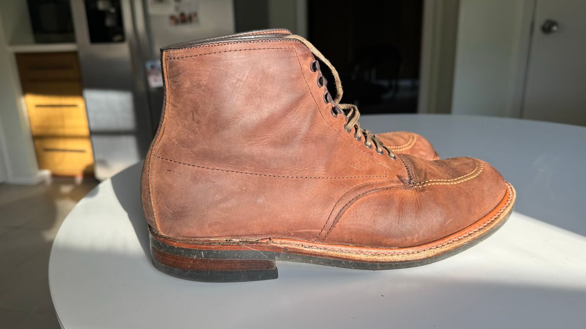 Photo by boots.bikes.rx on January 5, 2024 of the Alden Indy Boot in Horween Tobacco Smooth Chamois.