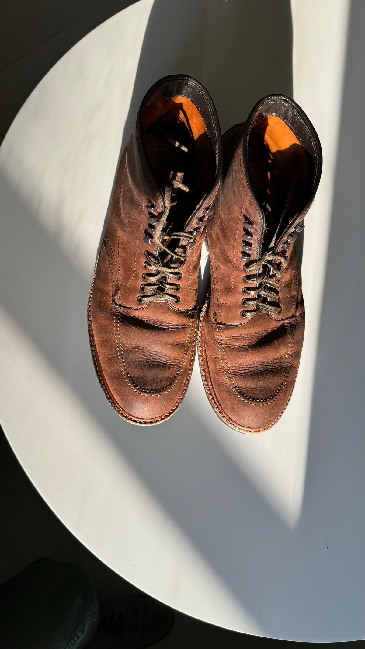 Photo by boots.bikes.rx on January 5, 2024 of the Alden Indy Boot in Horween Tobacco Smooth Chamois.