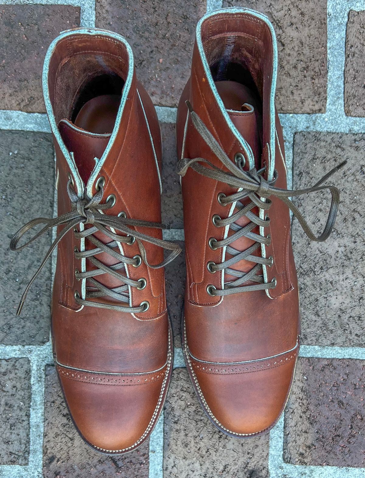 Photo by boots.bikes.rx on October 1, 2022 of the Viberg Service Boot BCT in Horween Saddle Tan Chromepak.