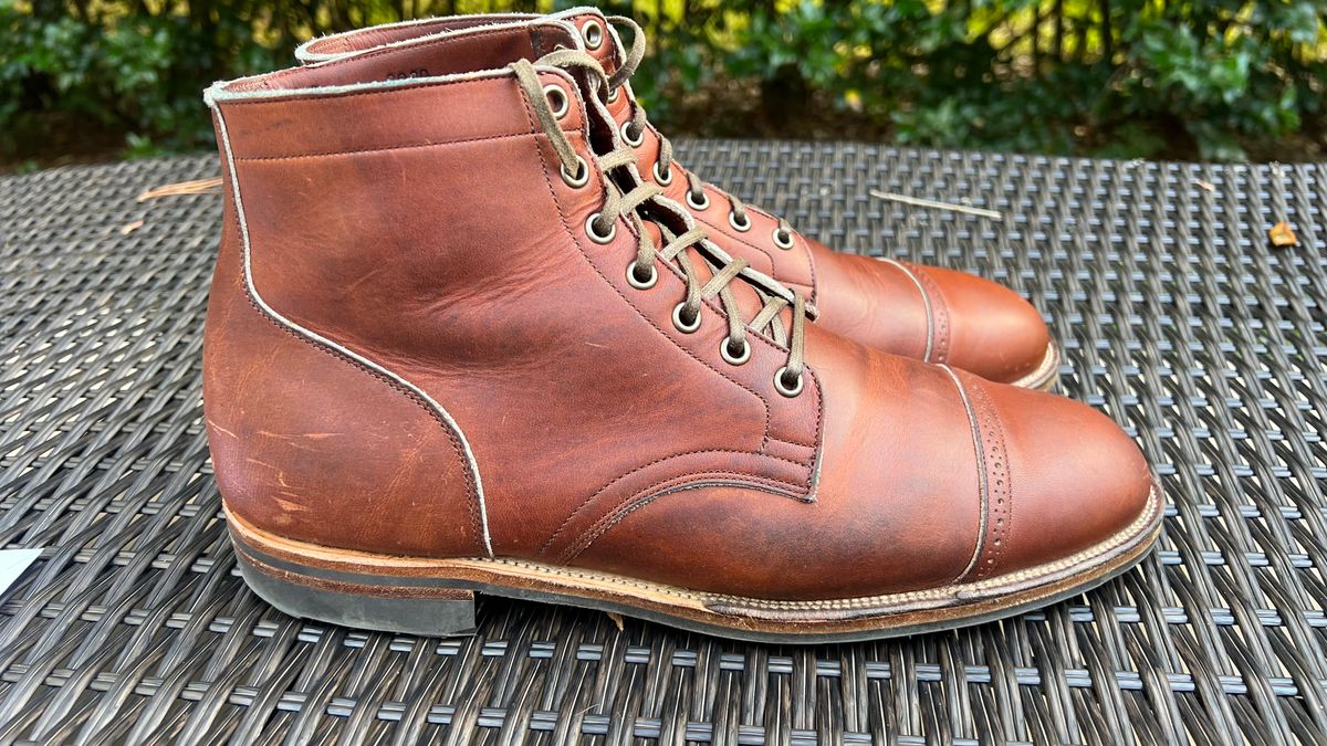 Photo by boots.bikes.rx on November 4, 2022 of the Viberg Service Boot BCT in Horween Saddle Tan Chromepak.