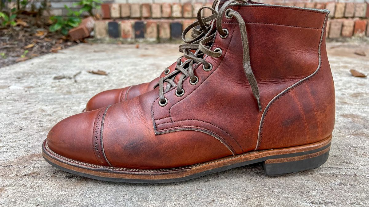 Photo by boots.bikes.rx on December 4, 2022 of the Viberg Service Boot BCT in Horween Saddle Tan Chromepak.
