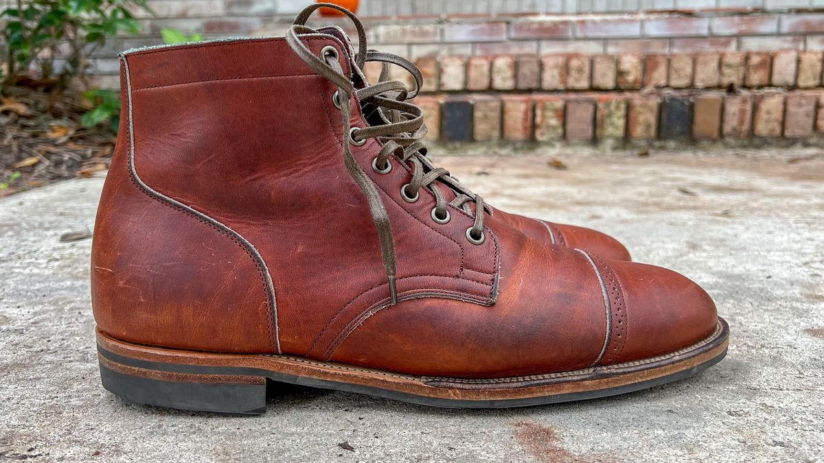 Photo by boots.bikes.rx on December 4, 2022 of the Viberg Service Boot BCT in Horween Saddle Tan Chromepak.