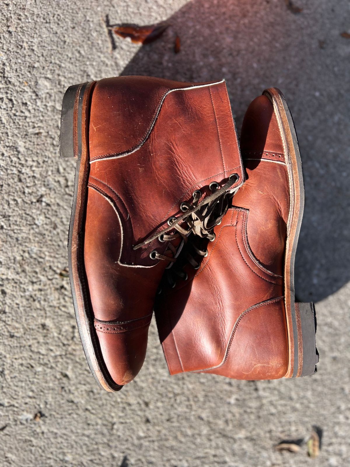Photo by boots.bikes.rx on January 5, 2023 of the Viberg Service Boot BCT in Horween Saddle Tan Chromepak.