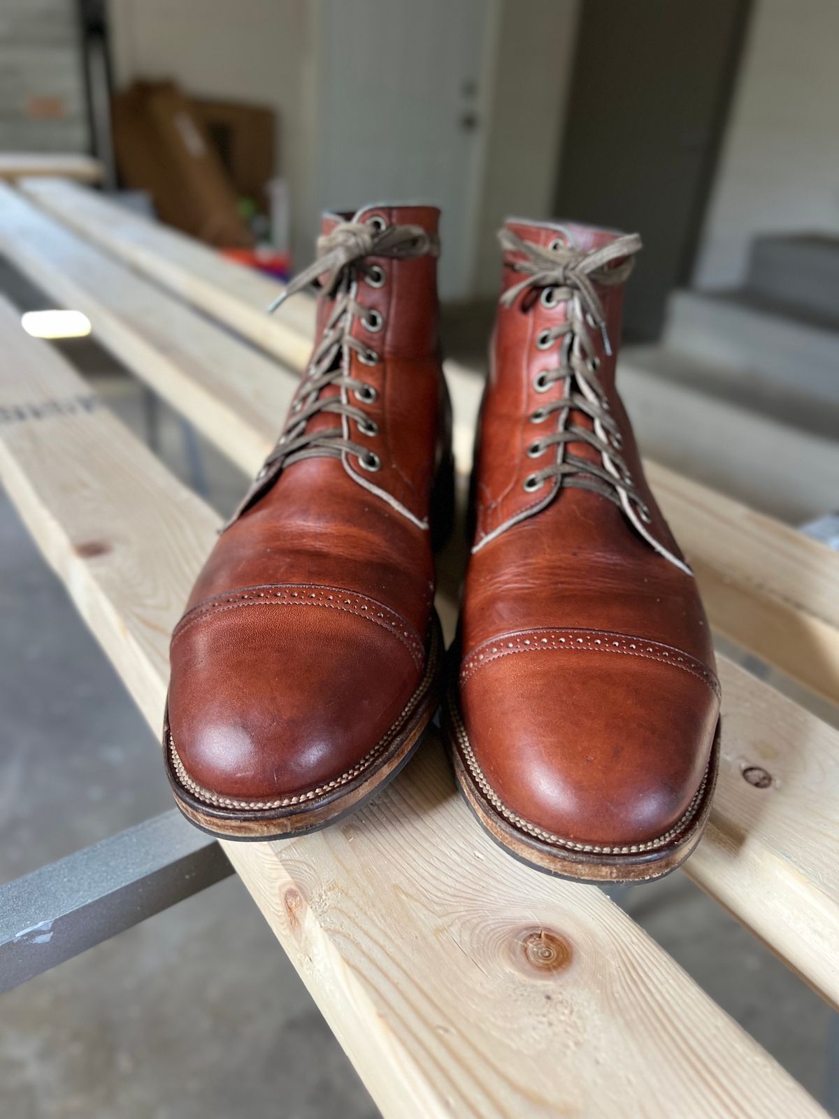 Photo by boots.bikes.rx on February 4, 2023 of the Viberg Service Boot BCT in Horween Saddle Tan Chromepak.