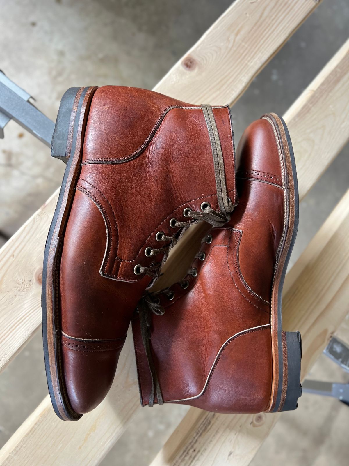 Photo by boots.bikes.rx on February 4, 2023 of the Viberg Service Boot BCT in Horween Saddle Tan Chromepak.