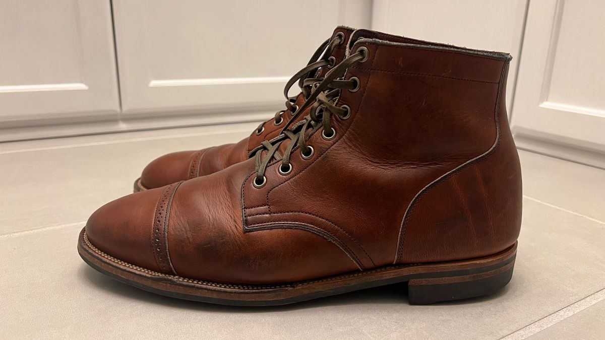 Photo by boots.bikes.rx on March 6, 2023 of the Viberg Service Boot BCT in Horween Saddle Tan Chromepak.