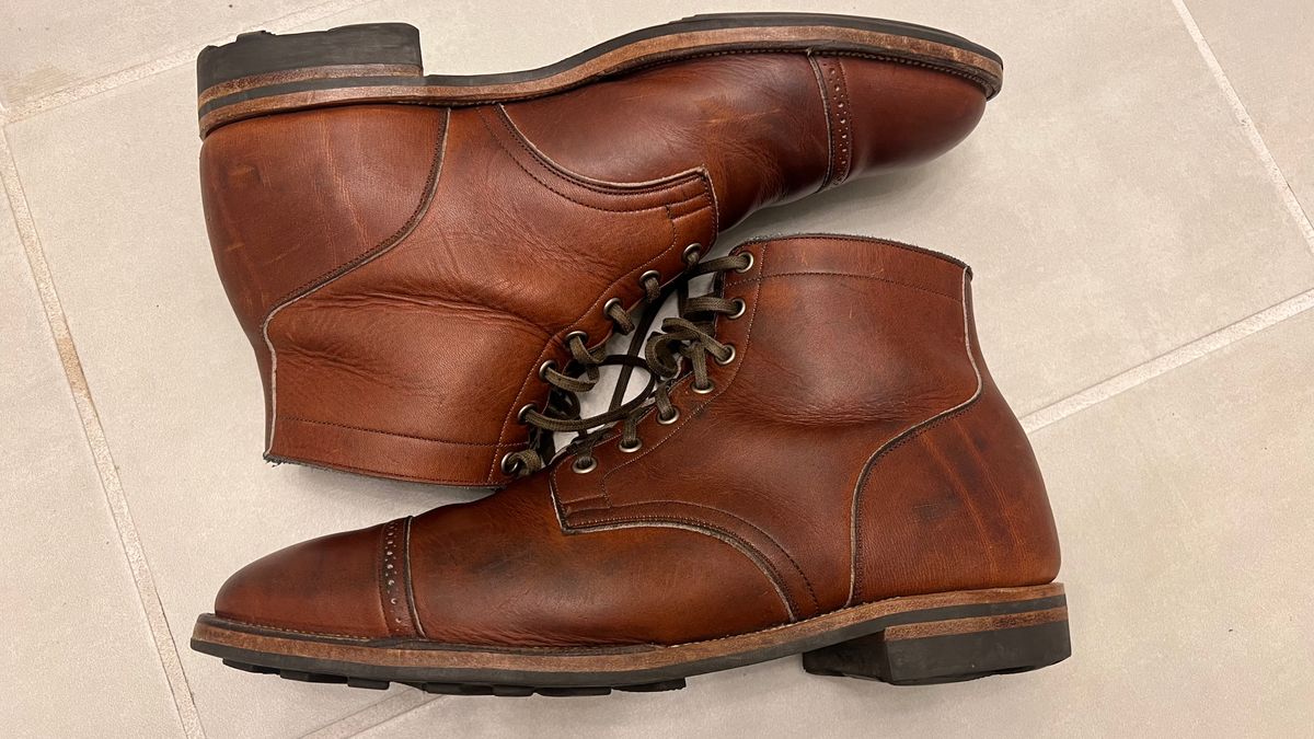 Photo by boots.bikes.rx on March 6, 2023 of the Viberg Service Boot BCT in Horween Saddle Tan Chromepak.