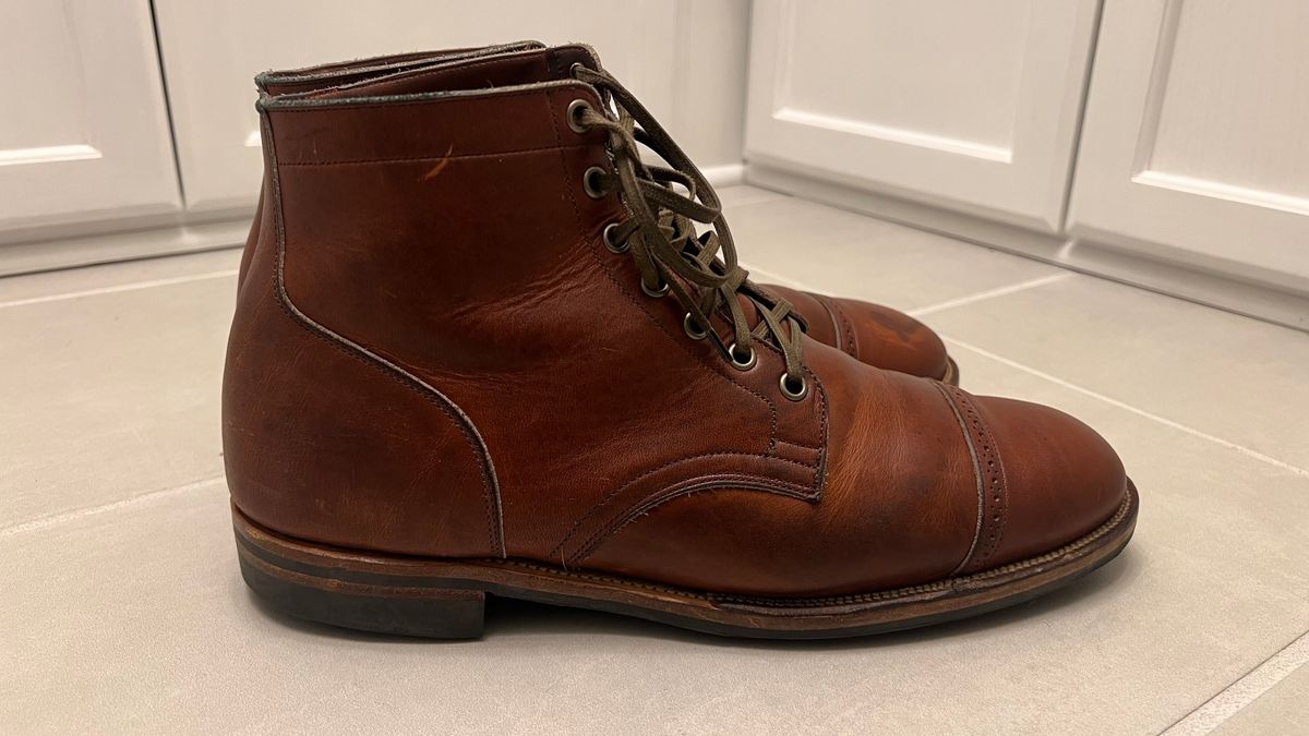 Photo by boots.bikes.rx on March 6, 2023 of the Viberg Service Boot BCT in Horween Saddle Tan Chromepak.