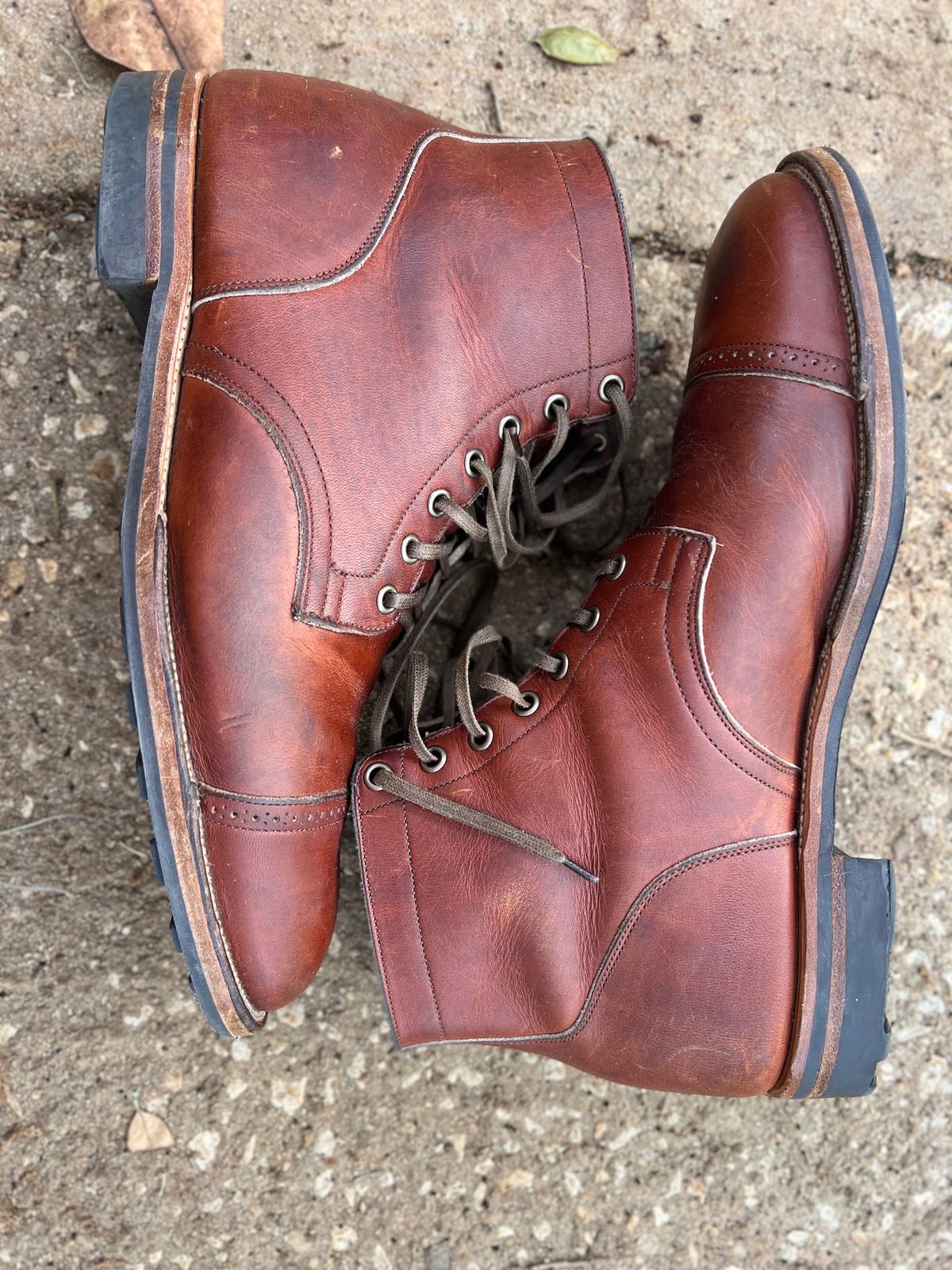 Photo by boots.bikes.rx on April 6, 2023 of the Viberg Service Boot BCT in Horween Saddle Tan Chromepak.