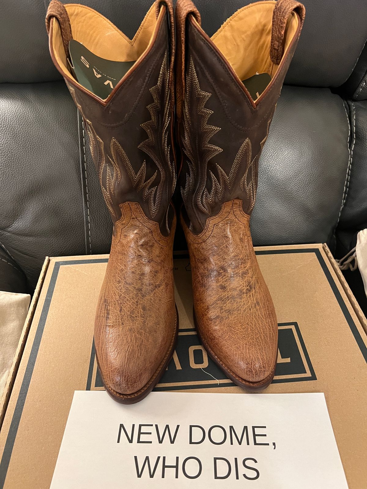 Photo by MichaelCarpenter on October 1, 2025 of the Tecovas The Weston in Russet Smooth Ostrich.