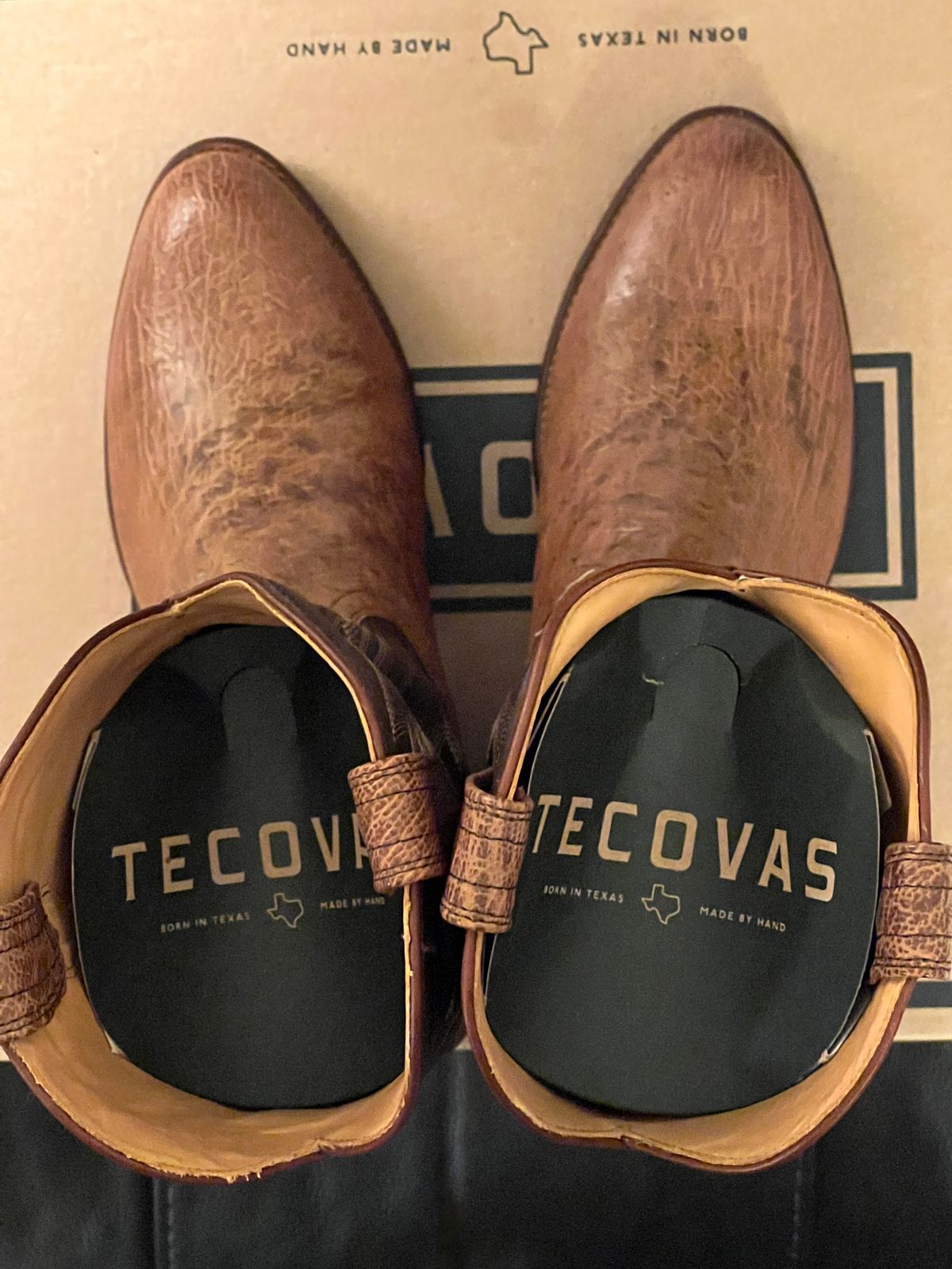 Photo by MichaelCarpenter on October 1, 2025 of the Tecovas The Weston in Russet Smooth Ostrich.