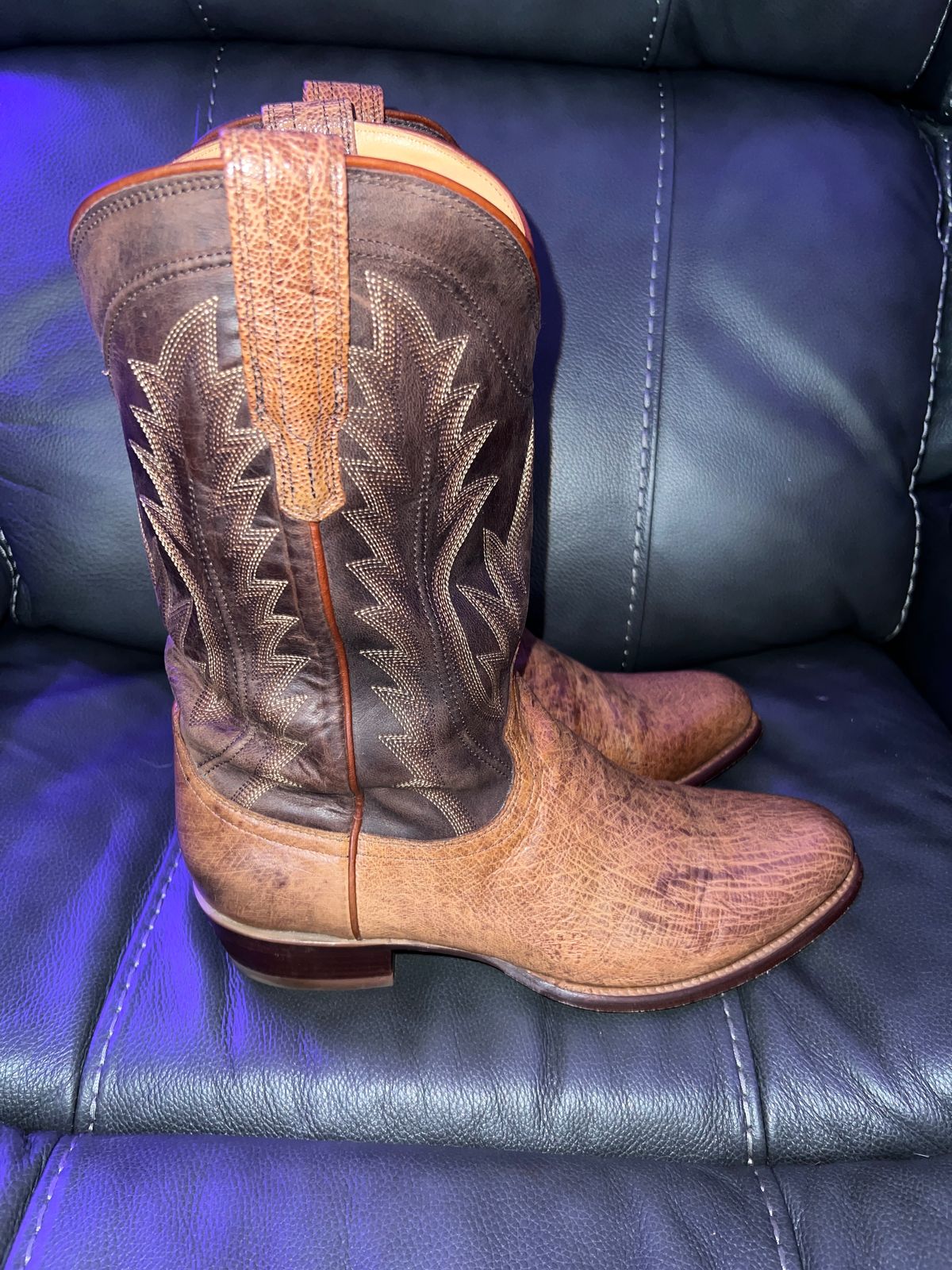 Photo by MichaelCarpenter on November 5, 2025 of the Tecovas The Weston in Russet Smooth Ostrich.