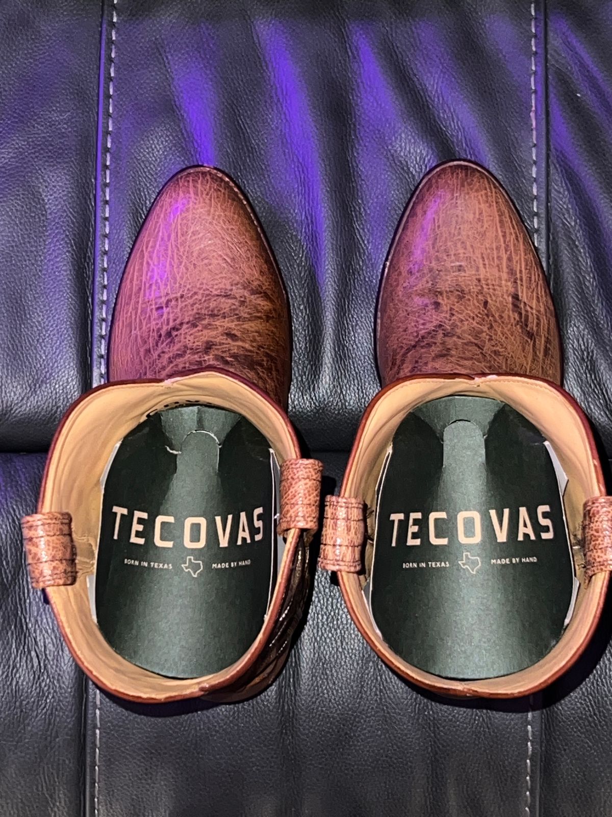 Photo by MichaelCarpenter on November 5, 2025 of the Tecovas The Weston in Russet Smooth Ostrich.