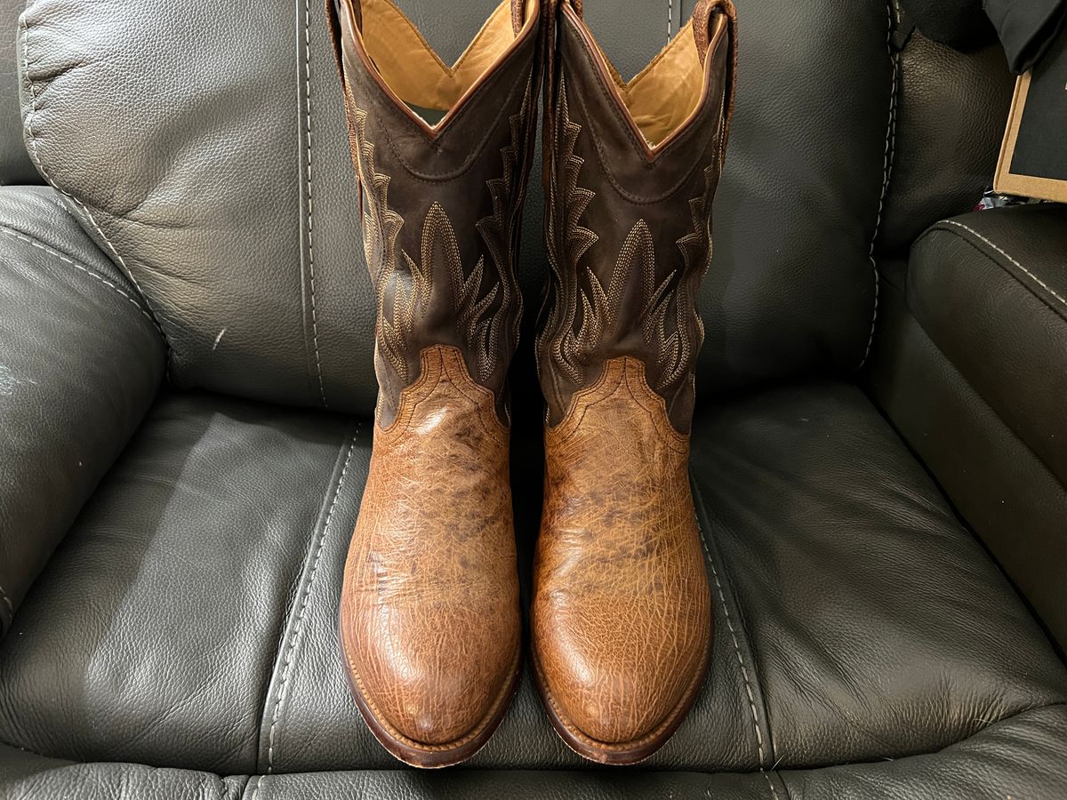 Photo by MichaelCarpenter on December 6, 2025 of the Tecovas The Weston in Russet Smooth Ostrich.