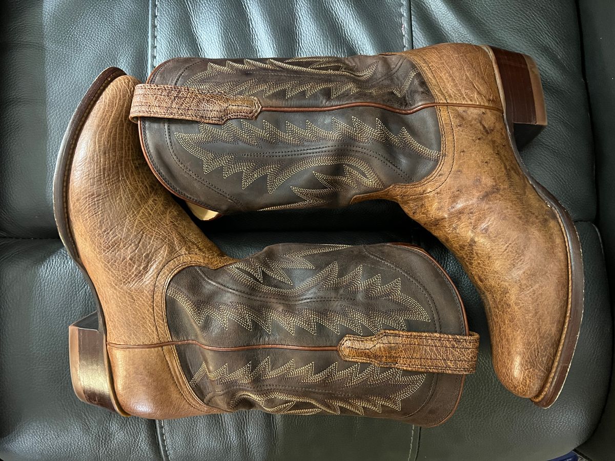 Photo by MichaelCarpenter on December 6, 2025 of the Tecovas The Weston in Russet Smooth Ostrich.