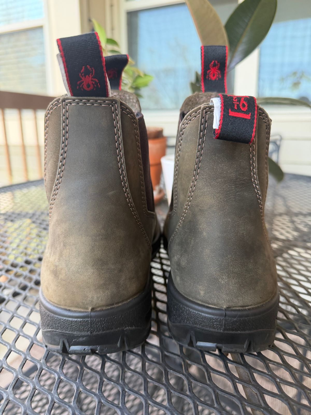 Photo by wtb2 on November 5, 2025 of the Redback Iron Bark in Iron Bark Full Grain.