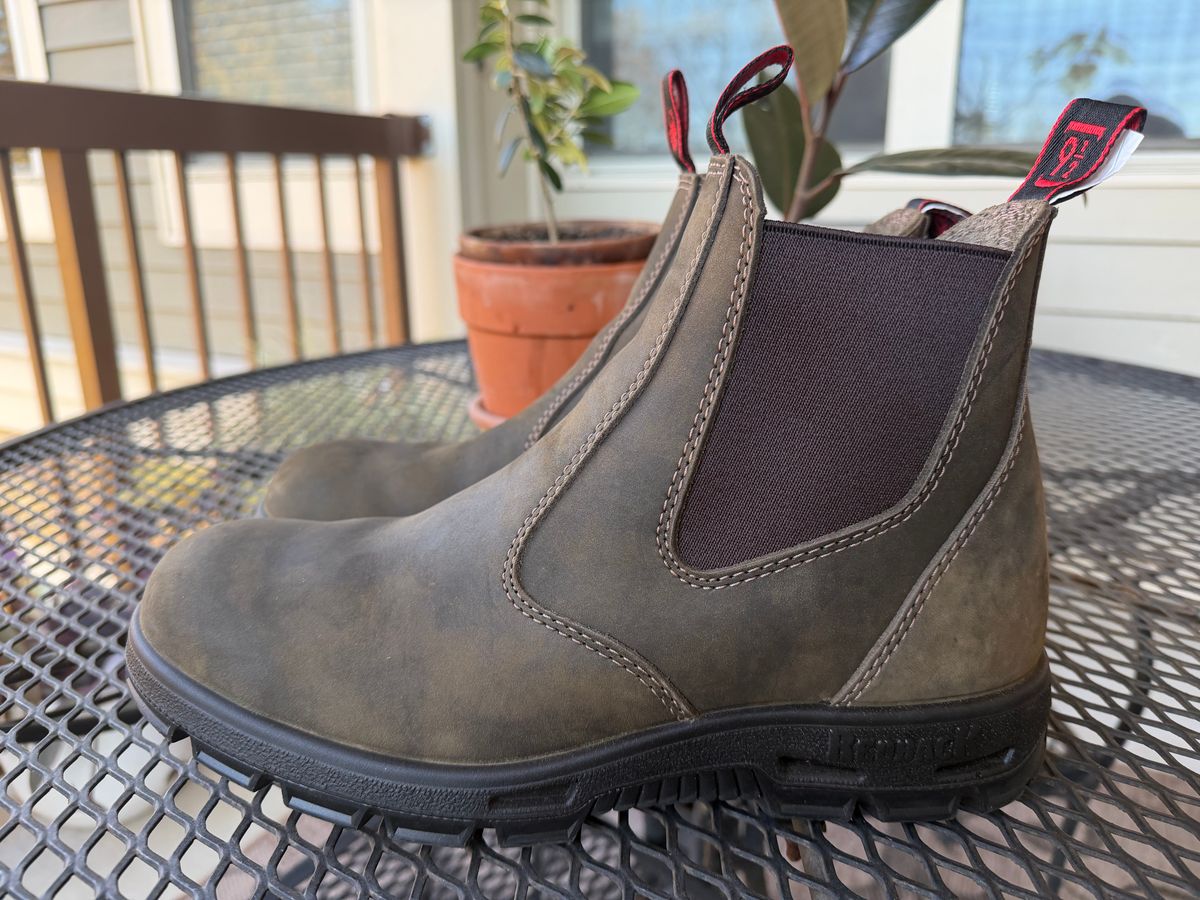 Photo by wtb2 on November 5, 2025 of the Redback Iron Bark in Iron Bark Full Grain.