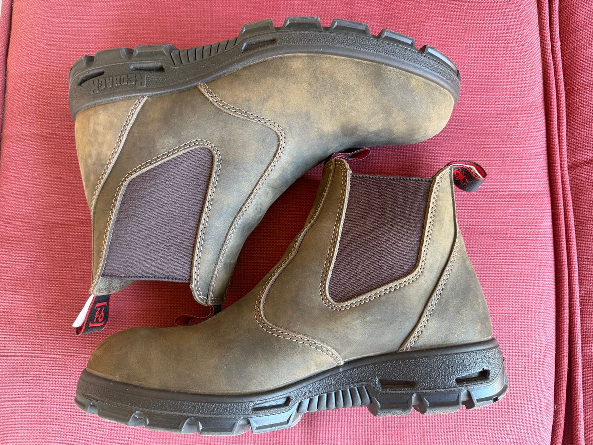 Photo by wtb2 on November 5, 2025 of the Redback Iron Bark in Iron Bark Full Grain.