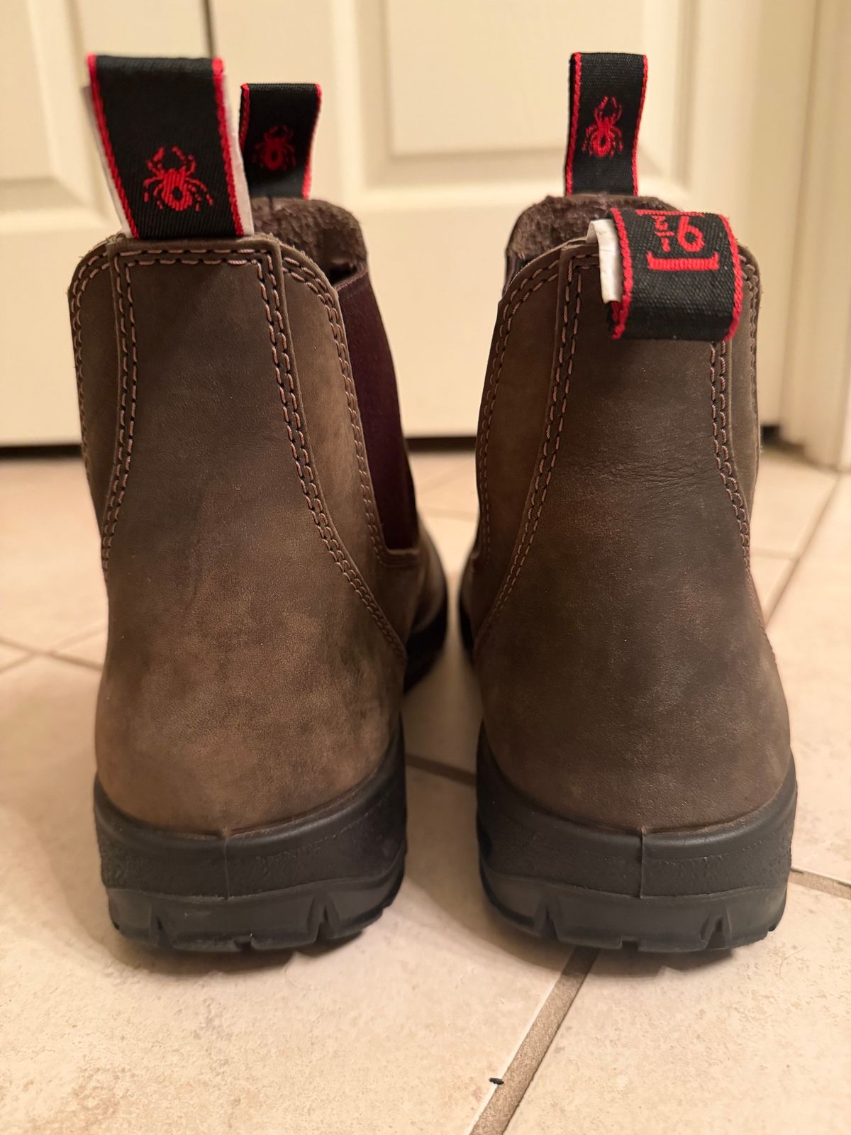 Photo by wtb2 on December 5, 2025 of the Redback Iron Bark in Iron Bark Full Grain.