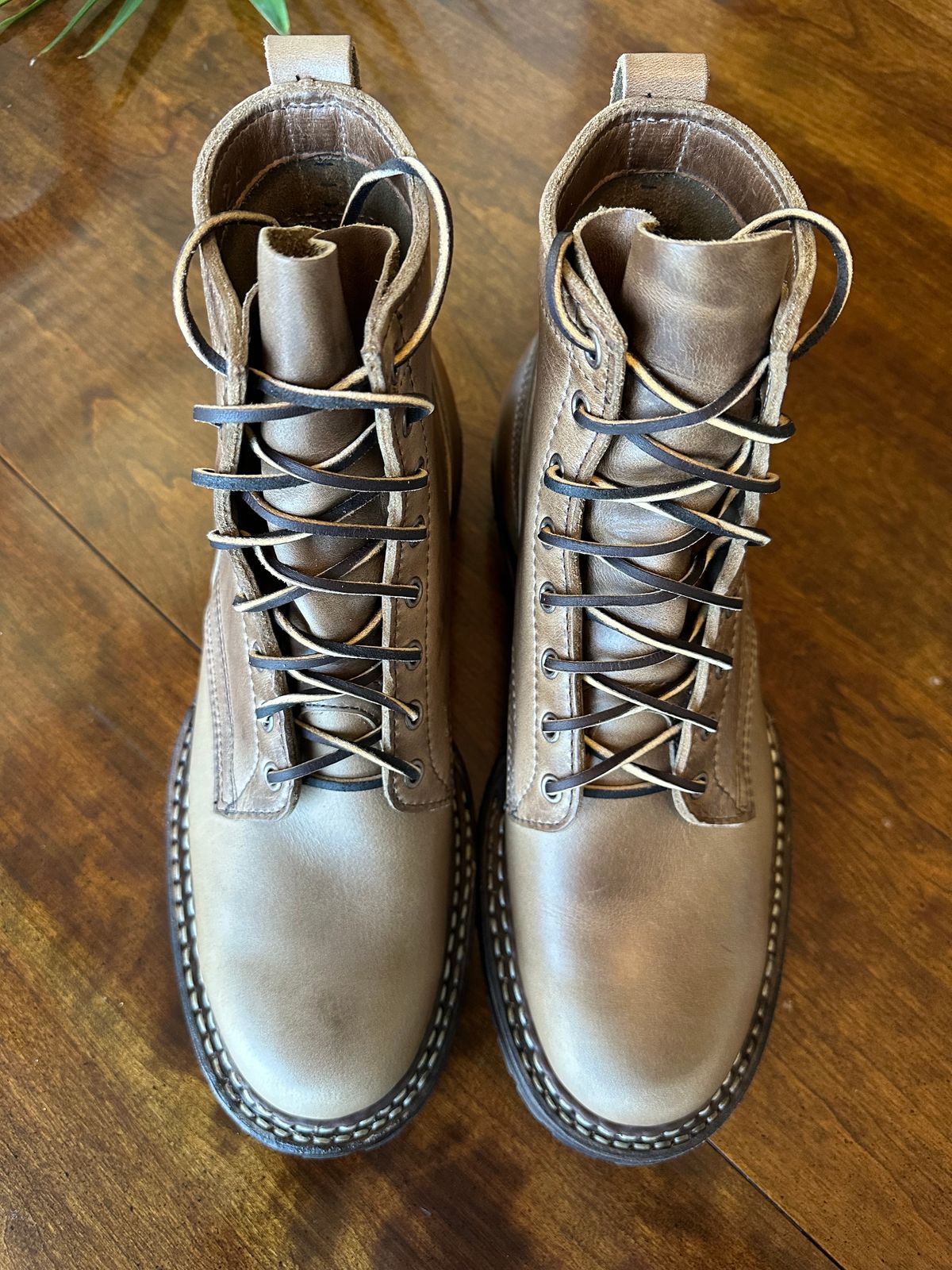 Photo by wtb2 on October 14, 2024 of the White's 350 Cruiser in Horween Natural Chromexcel.