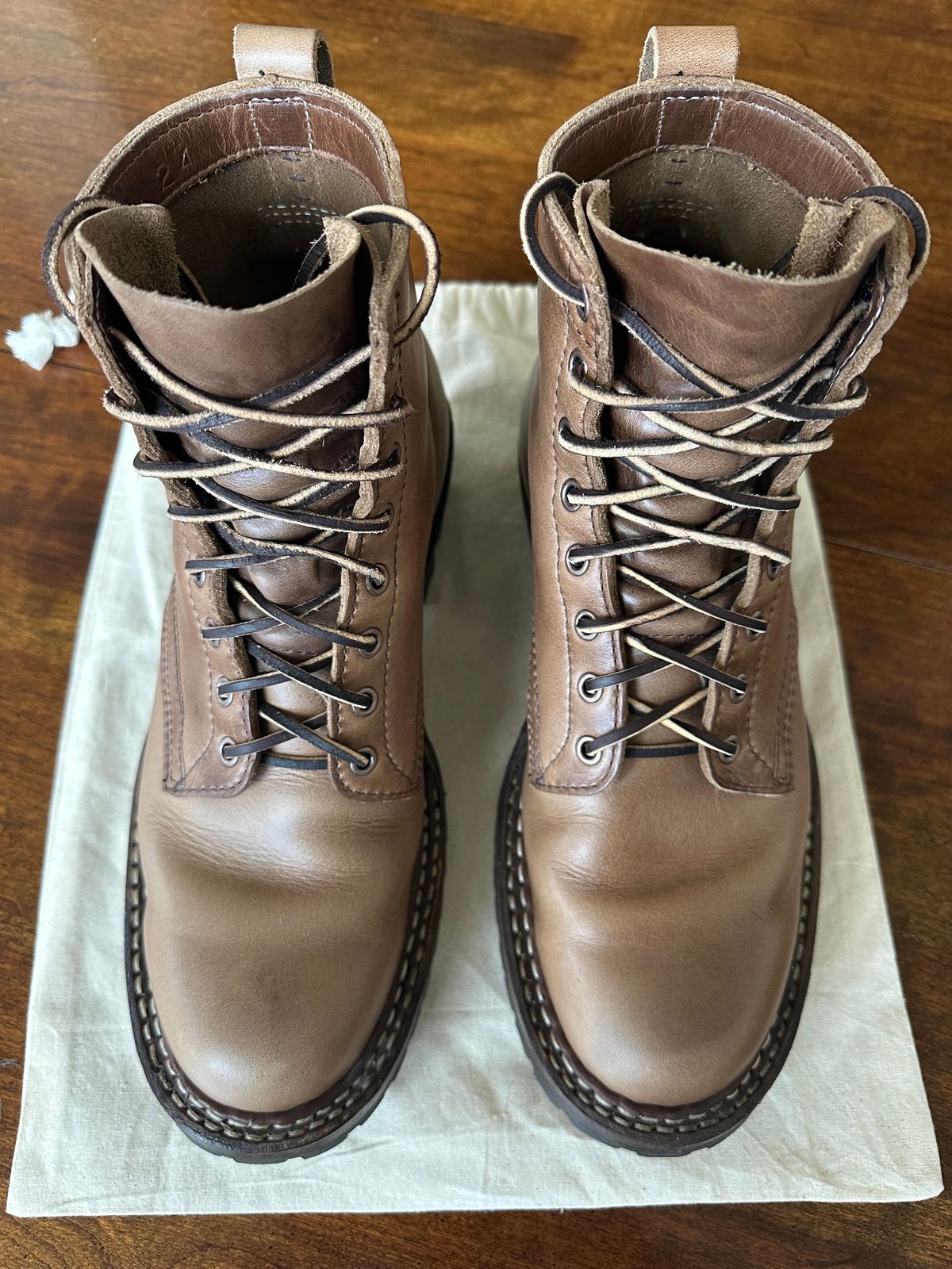 Photo by wtb2 on November 5, 2024 of the White's 350 Cruiser in Horween Natural Chromexcel.