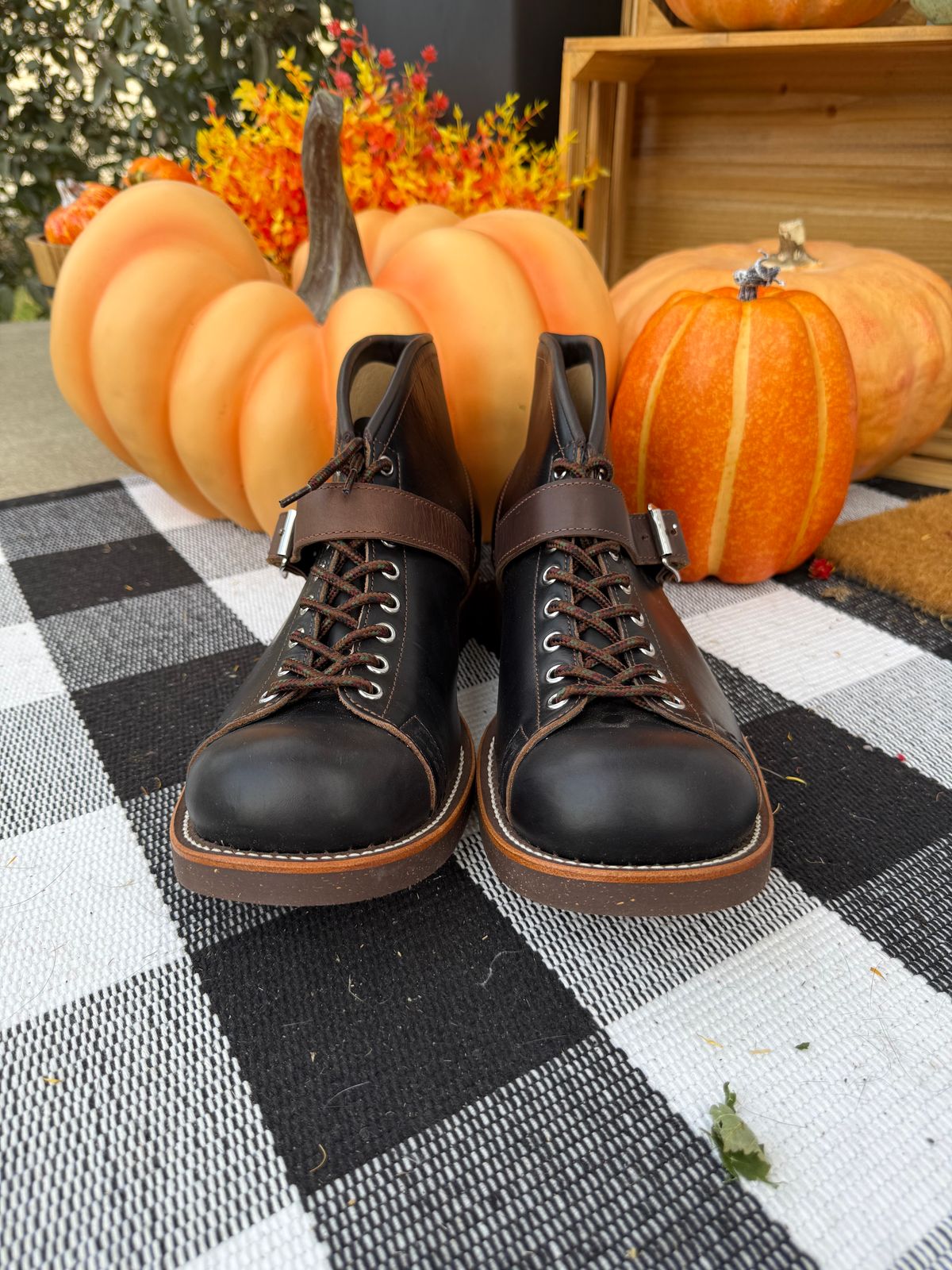 Photo by neocynn on October 1, 2025 of the Dr. Sole Ski Boot in Horween Black Chromexcel.