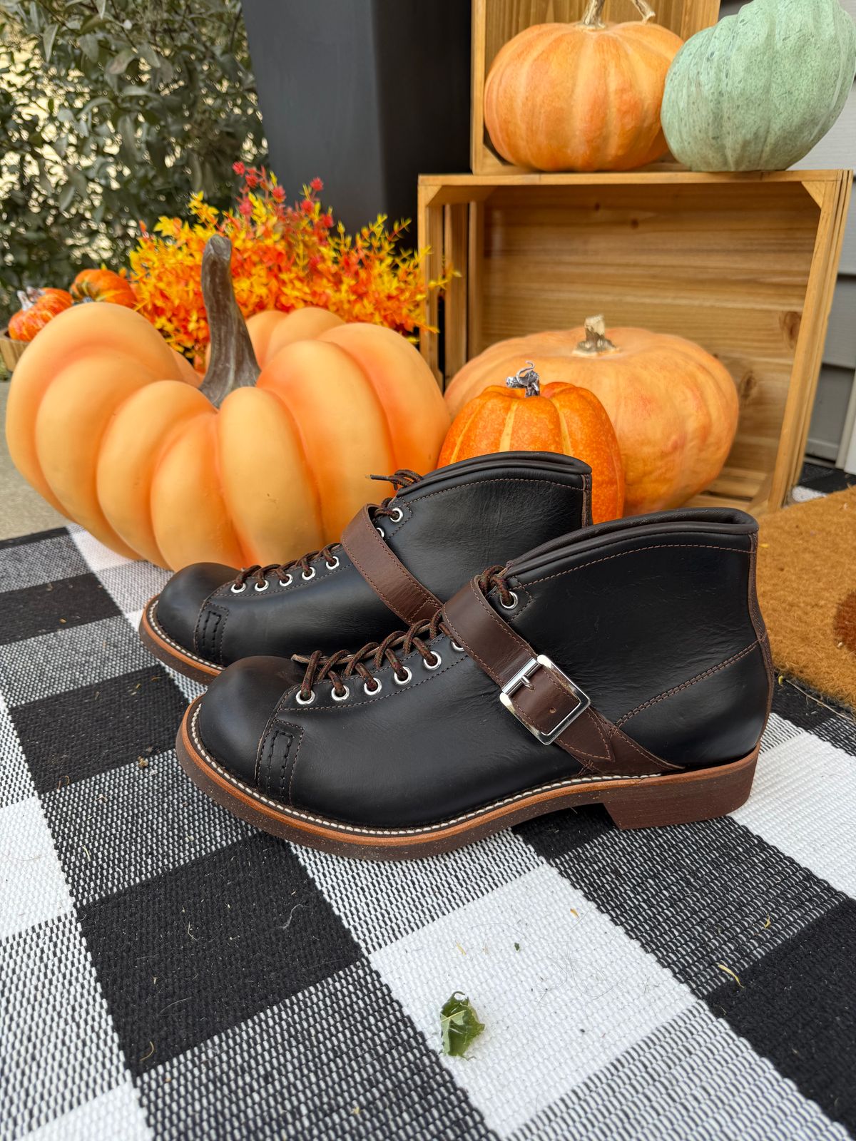 Photo by neocynn on October 1, 2025 of the Dr. Sole Ski Boot in Horween Black Chromexcel.