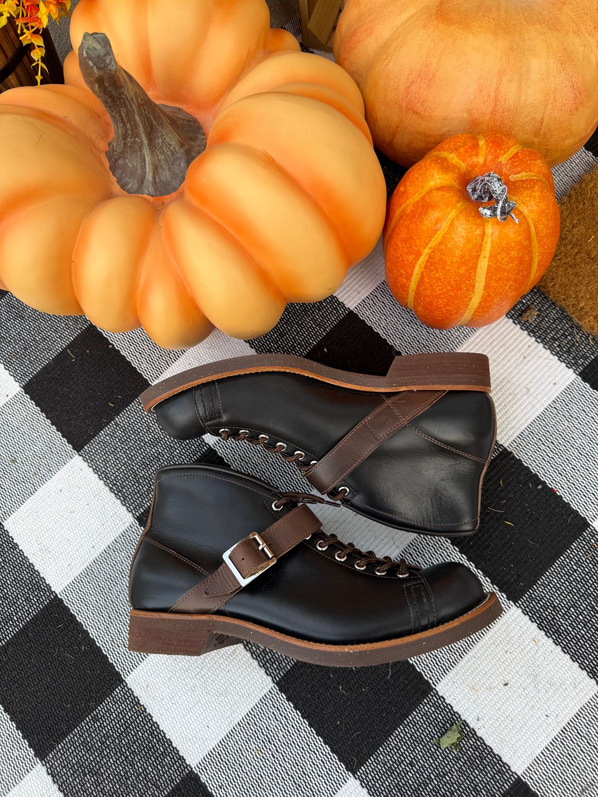 Photo by neocynn on October 1, 2025 of the Dr. Sole Ski Boot in Horween Black Chromexcel.