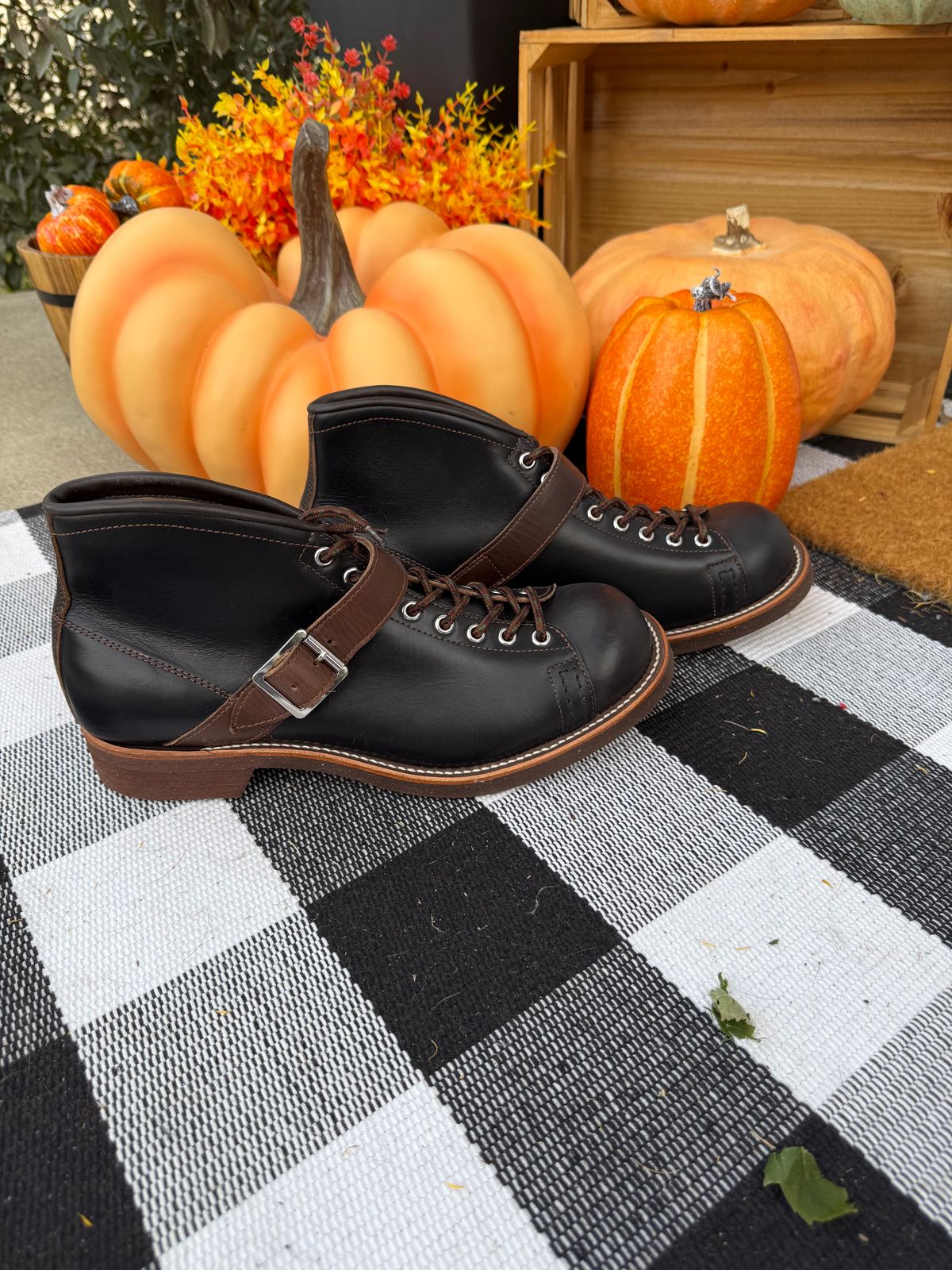 Photo by neocynn on October 1, 2025 of the Dr. Sole Ski Boot in Horween Black Chromexcel.