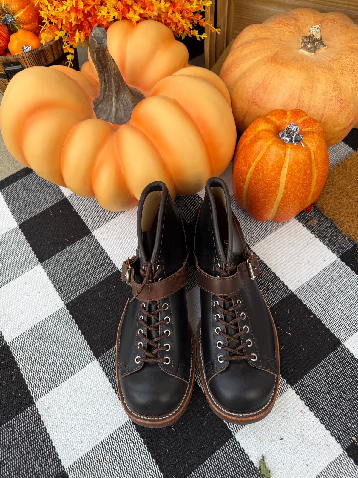 Photo by neocynn on October 1, 2025 of the Dr. Sole Ski Boot in Horween Black Chromexcel.