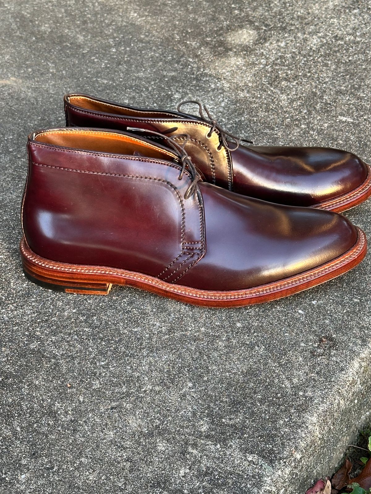 Photo by MacBerf on October 10, 2023 of the Alden 2-Eyelet Chukka in Horween Color 8 Shell Cordovan.