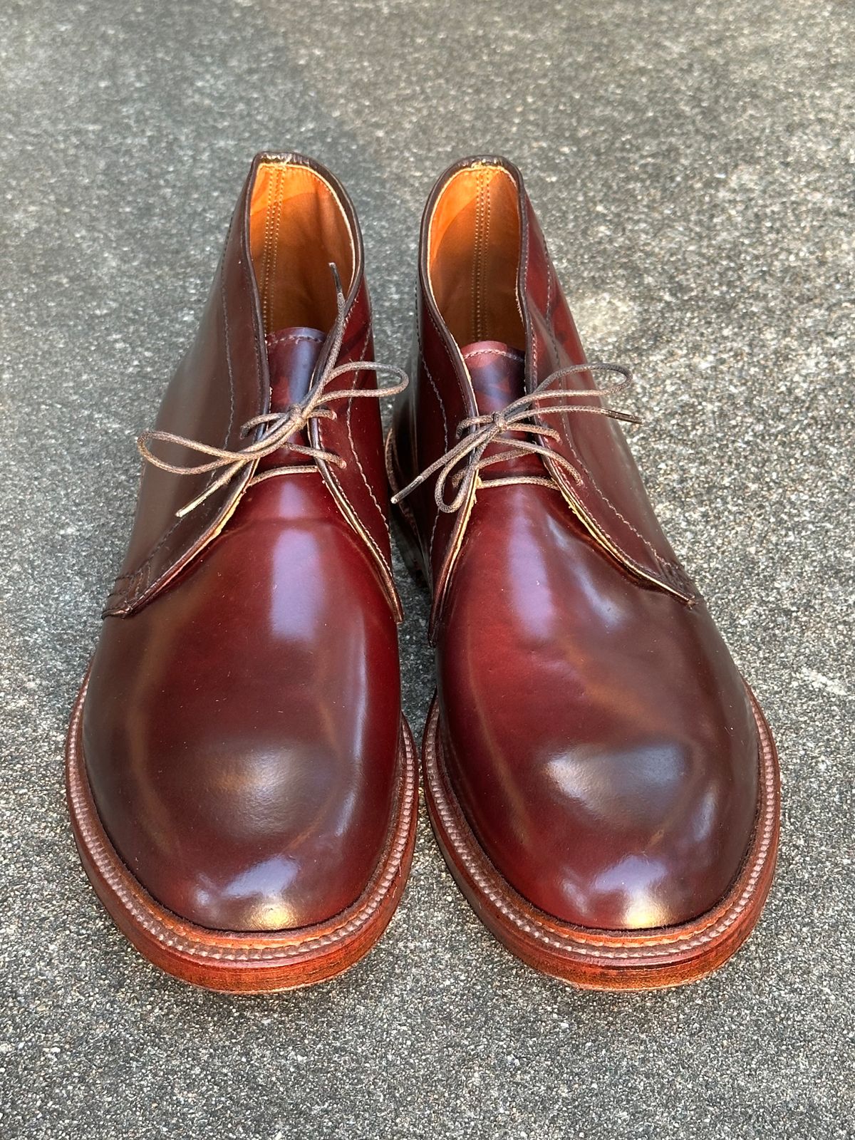 Photo by MacBerf on October 10, 2023 of the Alden 2-Eyelet Chukka in Horween Color 8 Shell Cordovan.