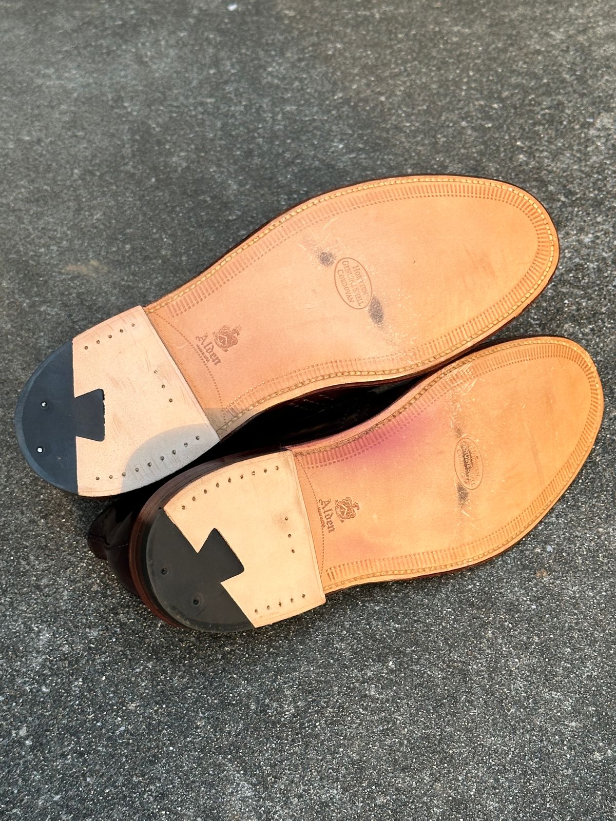 Photo by MacBerf on October 10, 2023 of the Alden 2-Eyelet Chukka in Horween Color 8 Shell Cordovan.