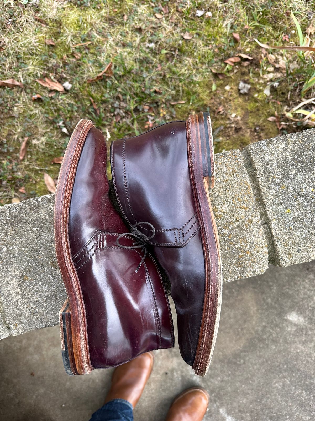 Photo by MacBerf on January 5, 2024 of the Alden 2-Eyelet Chukka in Horween Color 8 Shell Cordovan.