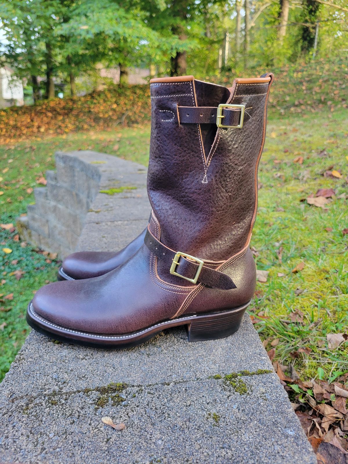 Photo by giraffchen on October 3, 2025 of the Unsung U 22-2 Engineer Boot in Horween Dark Brown Aspen Steerhide.