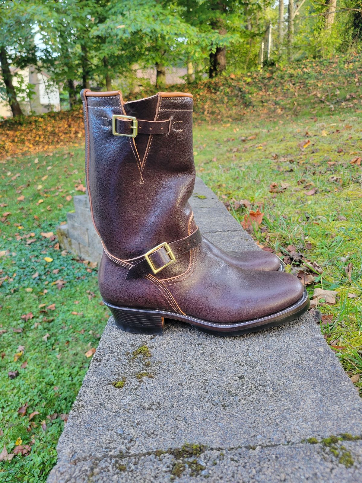 Photo by giraffchen on October 3, 2025 of the Unsung U 22-2 Engineer Boot in Horween Dark Brown Aspen Steerhide.