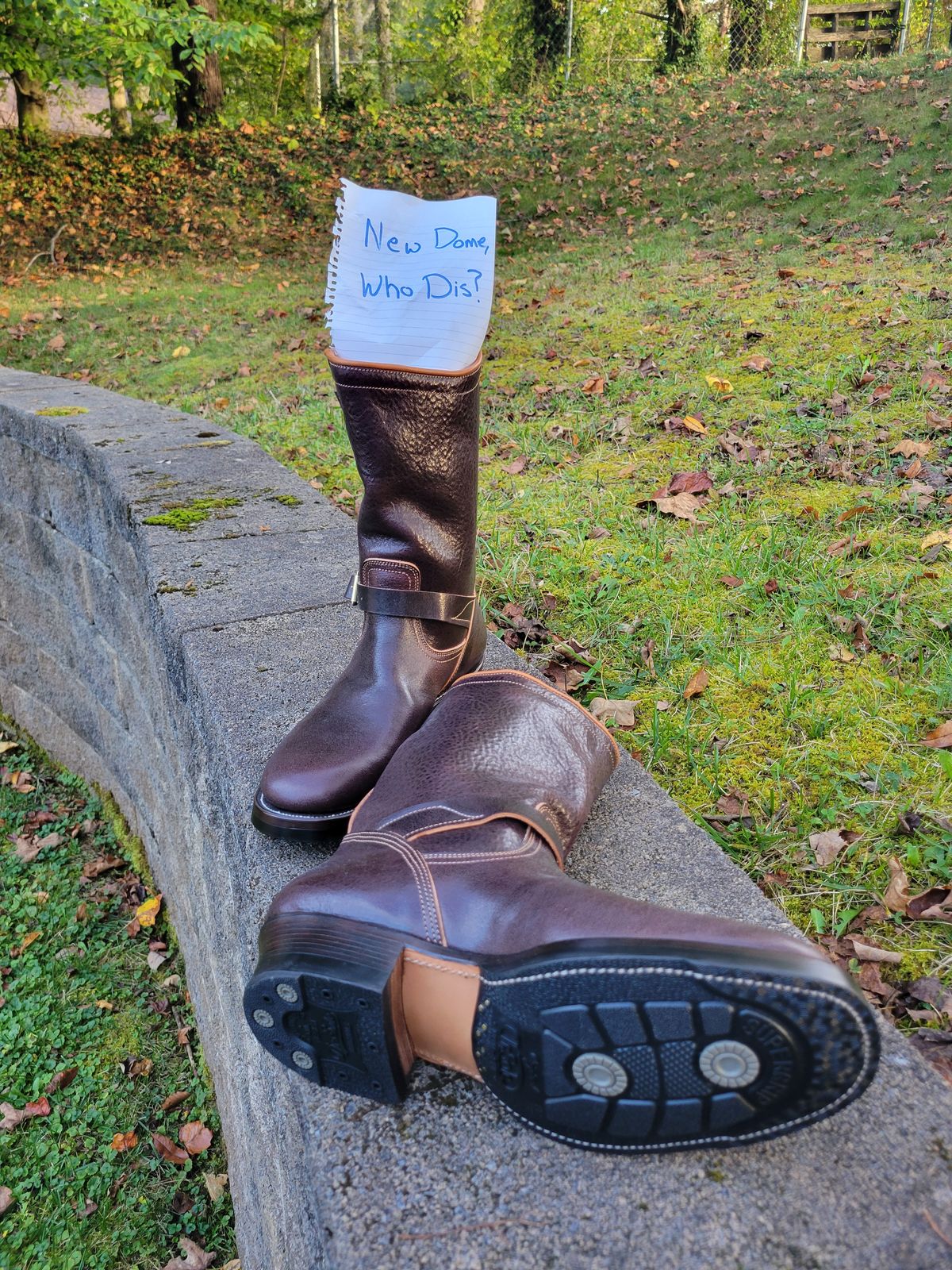 Photo by giraffchen on October 3, 2025 of the Unsung U 22-2 Engineer Boot in Horween Dark Brown Aspen Steerhide.