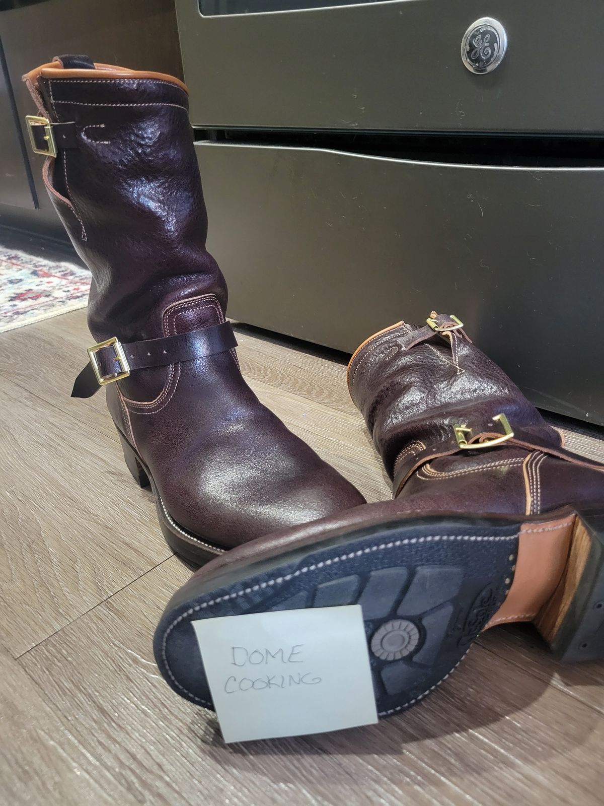 Photo by giraffchen on November 5, 2025 of the Unsung U 22-2 Engineer Boot in Horween Dark Brown Aspen Steerhide.