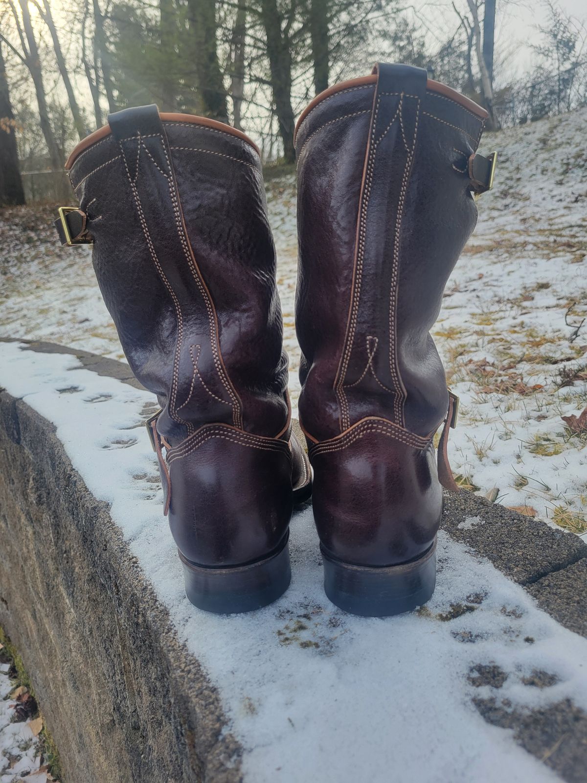 Photo by giraffchen on January 29, 2026 of the Unsung U 22-2 Engineer Boot in Horween Dark Brown Aspen Steerhide.