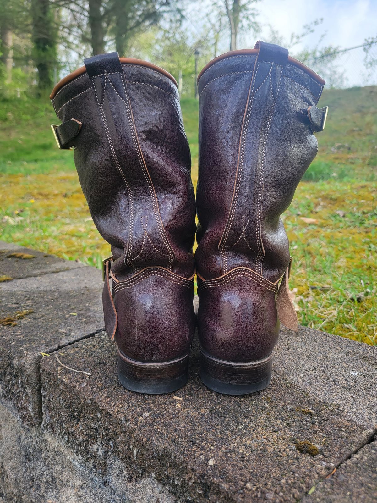 Photo by giraffchen on April 5, 2026 of the Unsung U 22-2 Engineer Boot in Horween Dark Brown Aspen Steerhide.