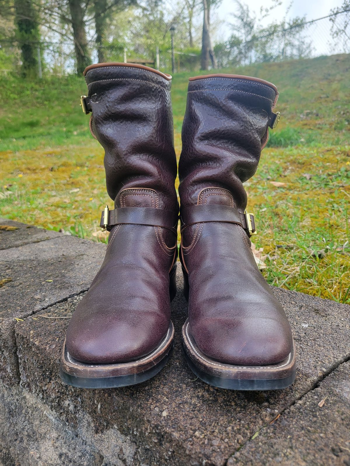 Photo by giraffchen on April 5, 2026 of the Unsung U 22-2 Engineer Boot in Horween Dark Brown Aspen Steerhide.