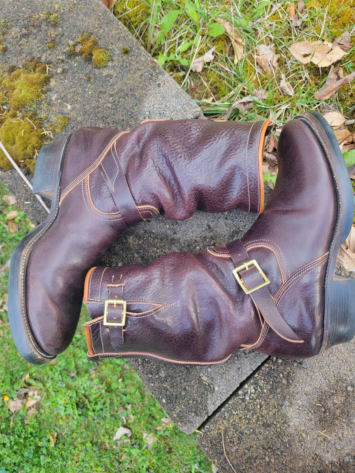 Photo by giraffchen on April 5, 2026 of the Unsung U 22-2 Engineer Boot in Horween Dark Brown Aspen Steerhide.