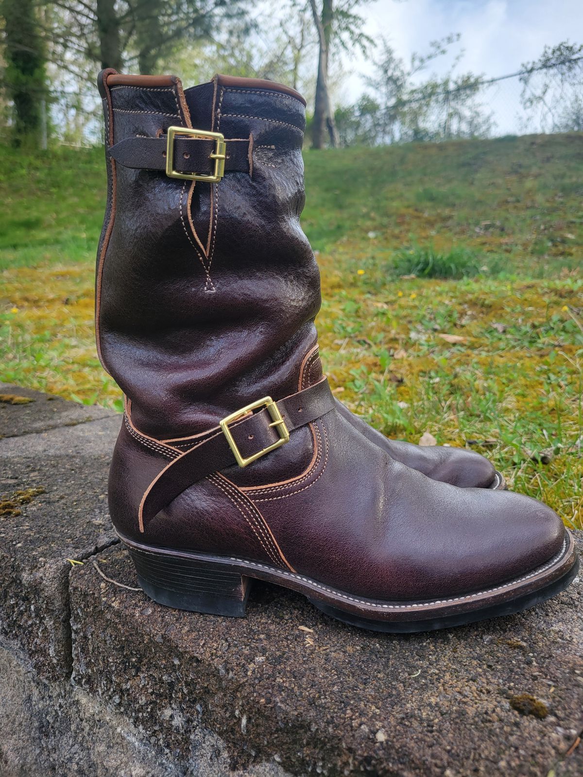 Photo by giraffchen on April 5, 2026 of the Unsung U 22-2 Engineer Boot in Horween Dark Brown Aspen Steerhide.