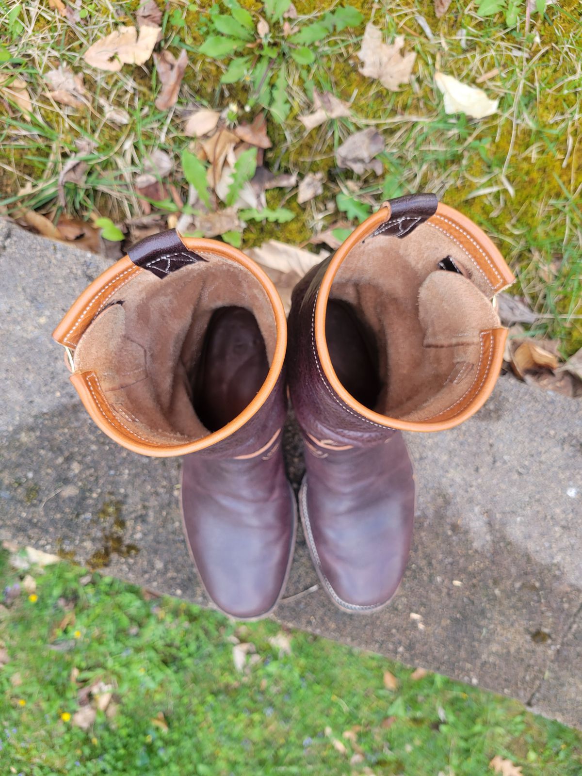 Photo by giraffchen on April 5, 2026 of the Unsung U 22-2 Engineer Boot in Horween Dark Brown Aspen Steerhide.