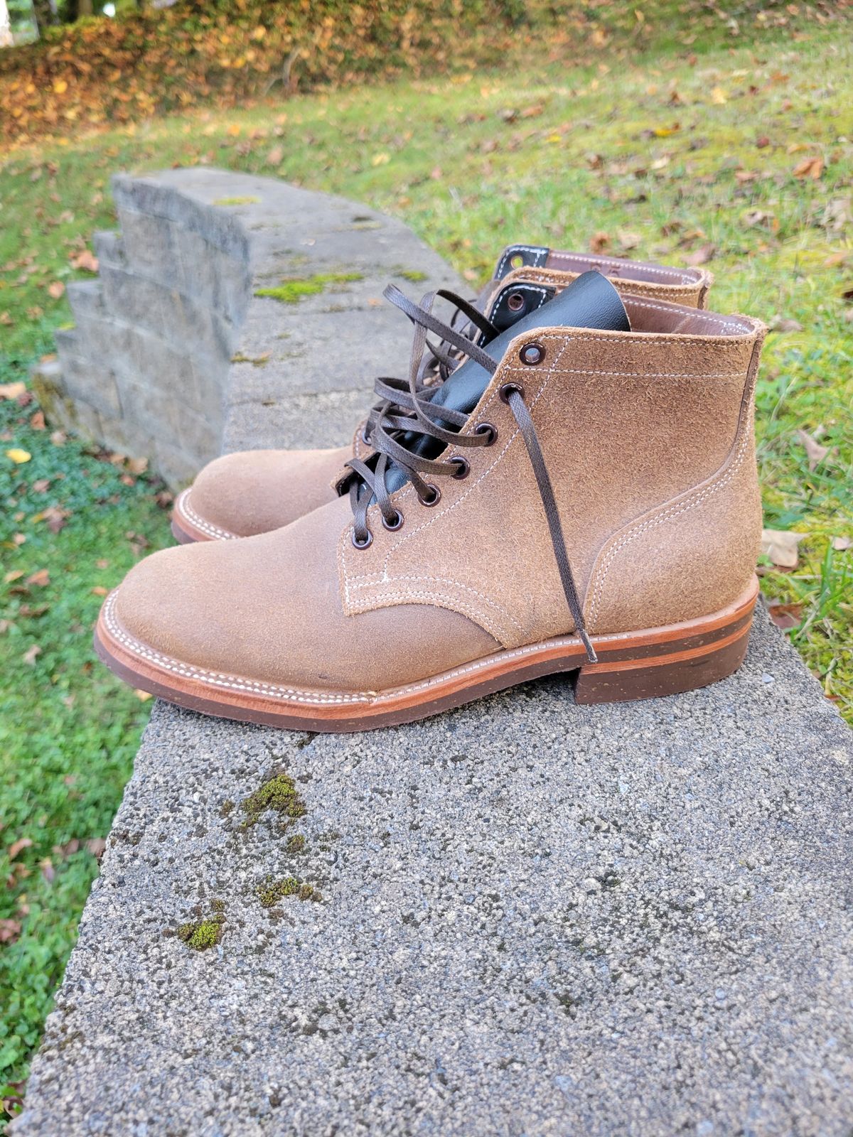 Photo by giraffchen on October 3, 2025 of the Oak Street Bootmakers Storm Boot in Horween Natural Chromexcel Roughout.