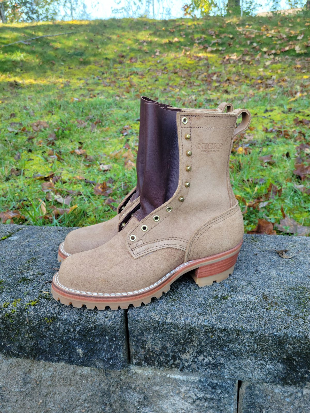 Photo by giraffchen on October 1, 2023 of the Nicks DomePro in Seidel 1964 Tan Roughout.