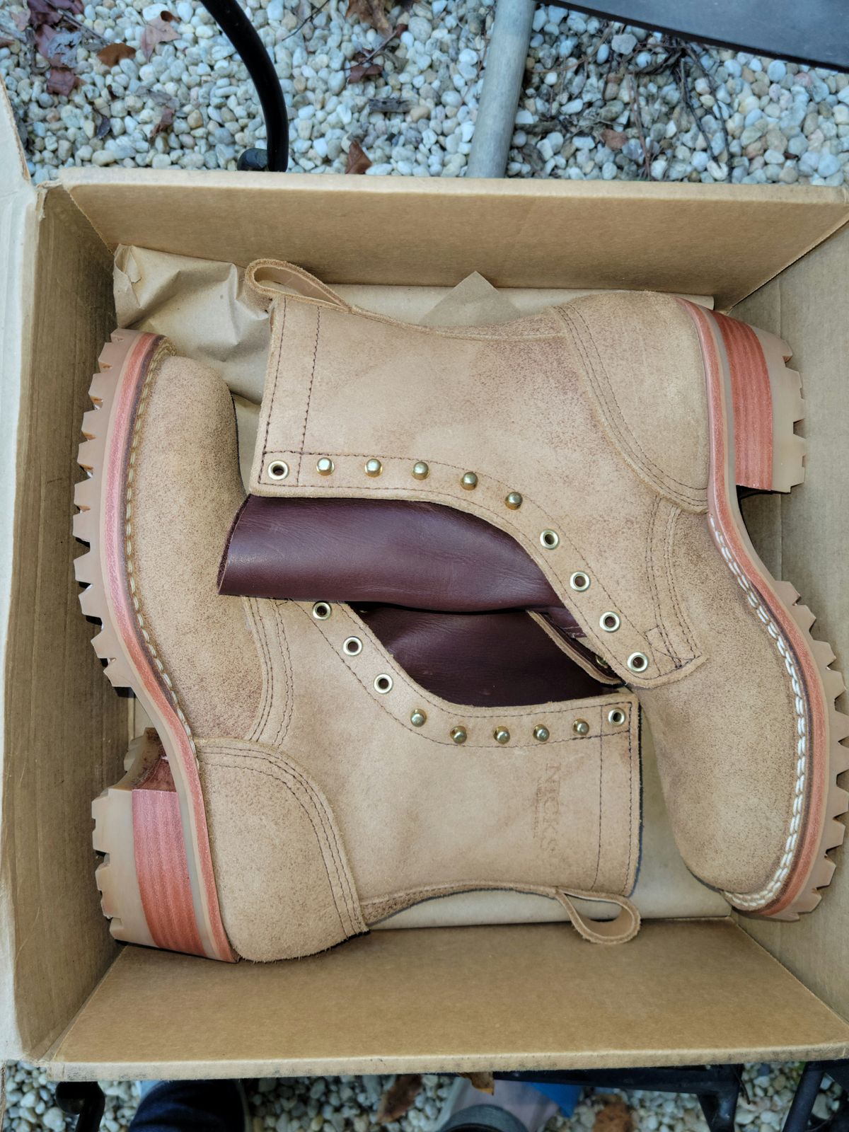 Photo by giraffchen on October 1, 2023 of the Nicks DomePro in Seidel 1964 Tan Roughout.