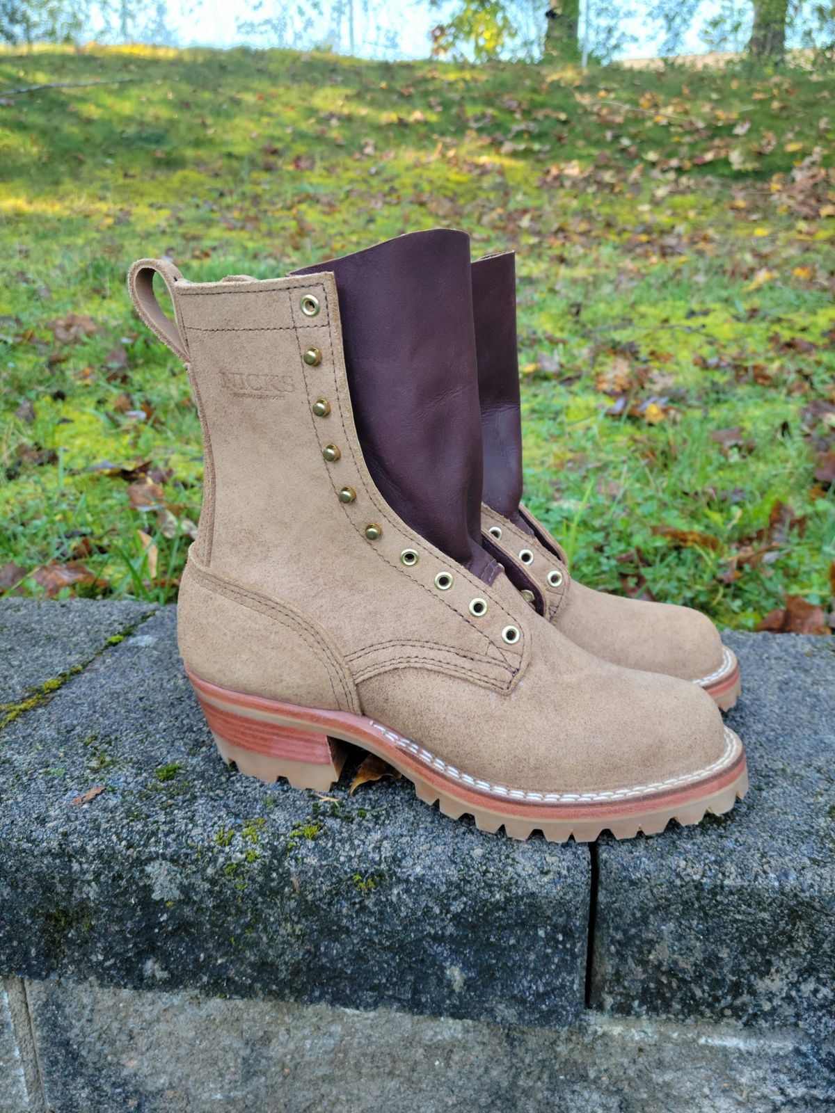 Photo by giraffchen on October 1, 2023 of the Nicks DomePro in Seidel 1964 Tan Roughout.